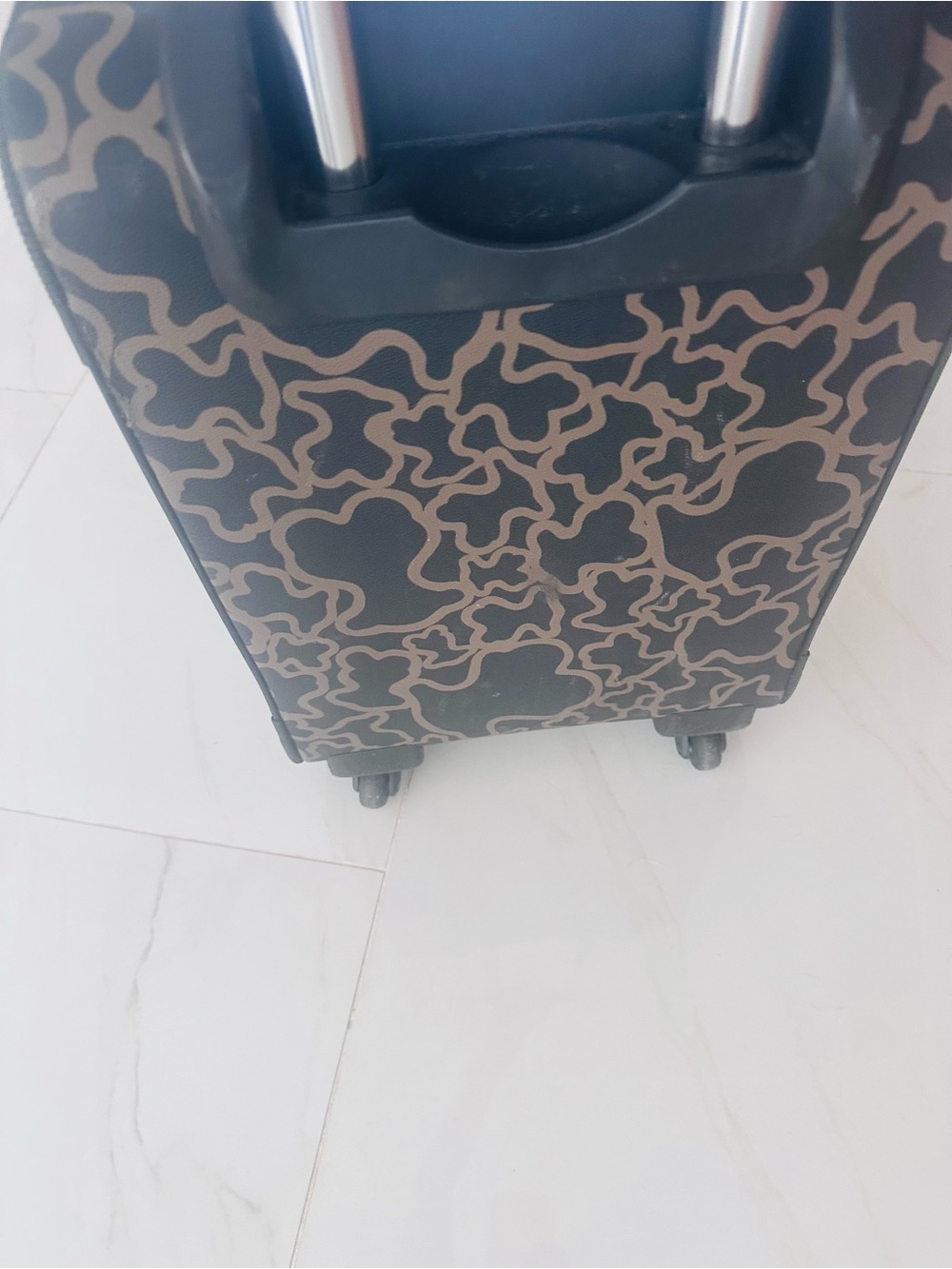 Stylish Black and Tan Patterned Rolling Suitcase - Brand Unspecified